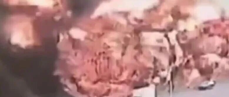 巴拿马一大桥附近发生油罐车爆炸事故，致1人死亡、多人受伤；当地通报：现场仍在进行降温处理，事故原因和起火源头待查，检察机关已介入-嗨新闻