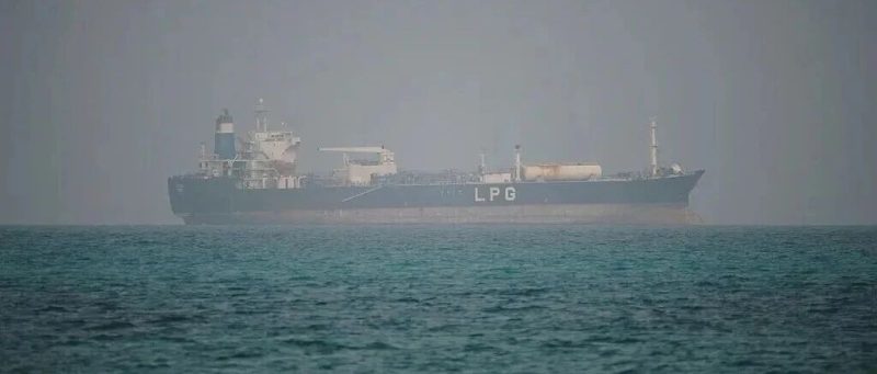 伊朗驻联合国代表：美国“如同海盗和恐怖分子”，要求美方立即无条件释放相关人员和船只；美驱逐舰26日拦截一艘驶往伊朗港口油轮-嗨新闻
