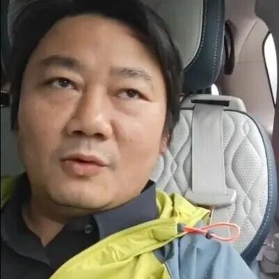 张雪回应“820赛道熄火”：车子倾角设定是61度就会熄火，我们判断为摔车-嗨新闻