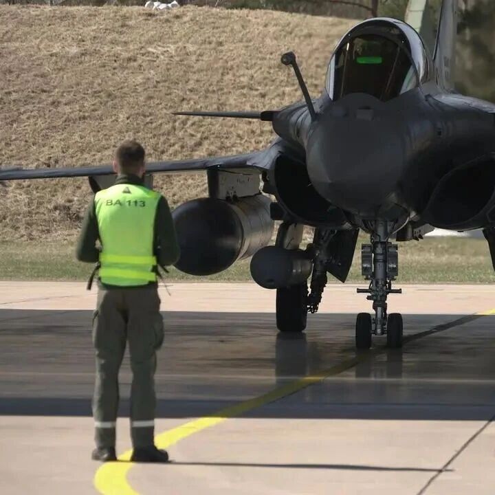 斯洛伐克拟派F-16战机参加北约防空任务，从2028年起计划参与北约轮换式防空任务，并将为此部署两套来自以色列的Barak MX防空系统-嗨新闻