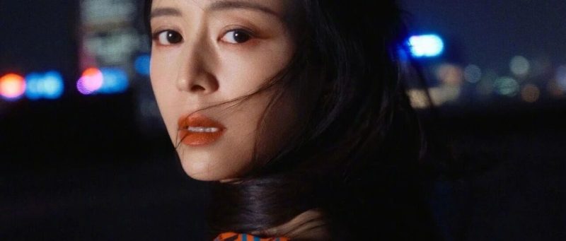 47名消费者准备集体起诉演员张静初：其直播带货的保健品被央视打假，目前仍未退款，多人退货无门-嗨新闻
