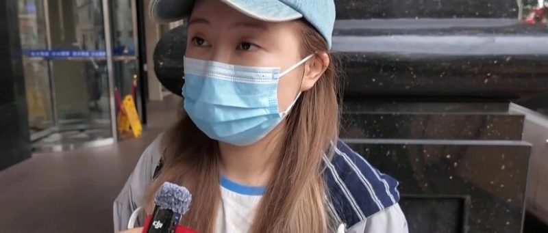 女子花1880元办不限次数的瑜伽季卡，连上20多天课后被教练踢出群聊：天天来，你不累吗？-嗨新闻