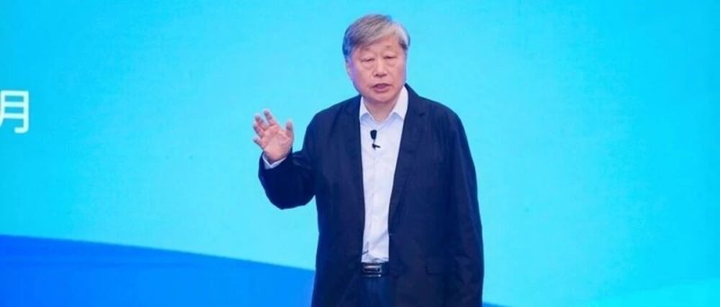 海尔创始人张瑞敏寄语青年企业家：AI时代企业要自我进化而非自我强化-嗨新闻